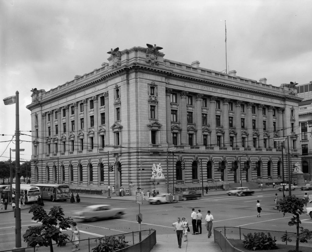 27-HOWARD-M-METZENBAUM-US-COURTHOUSE-CLEVELAND-OHIO